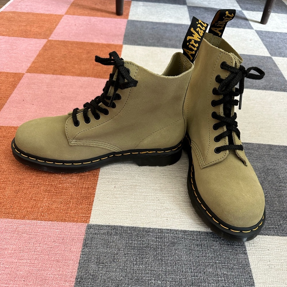 Doc Martens lace up boots - Picture 6 of 8